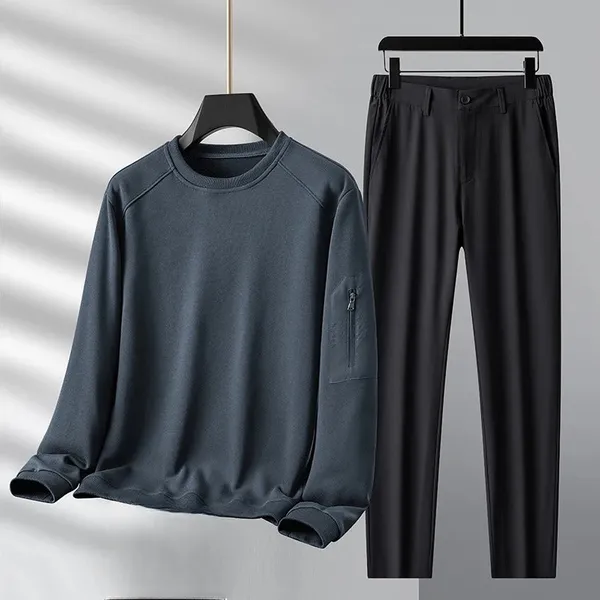 Veron Tracksuit pullover top detail