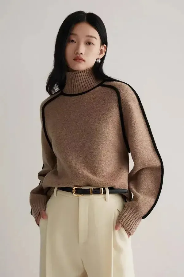 Elano Turtleneck contrast seam detail