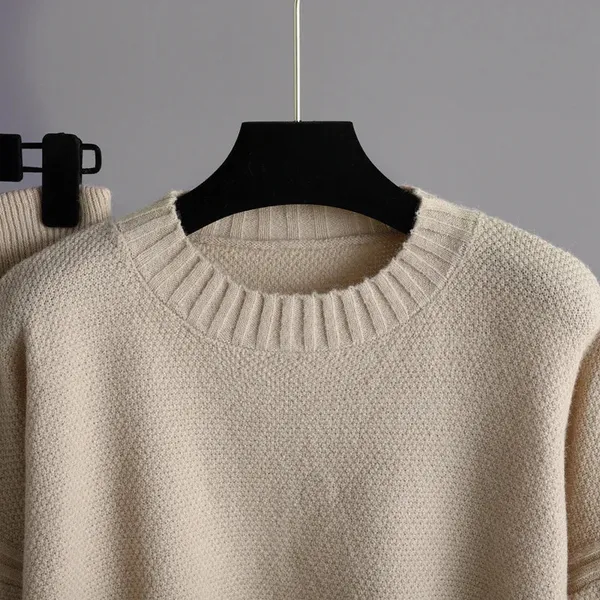 Klarna Set – sweater detail and relaxed fit