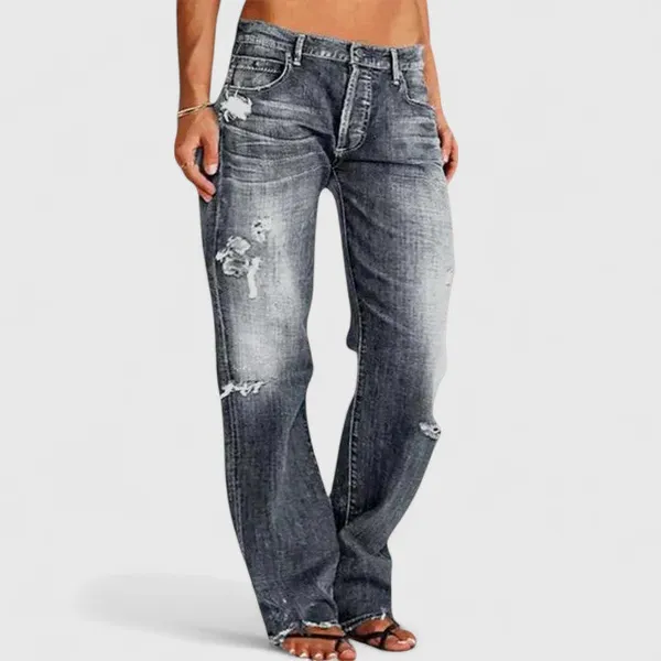 Low-rise fit and straight leg silhouette of Harper jeans