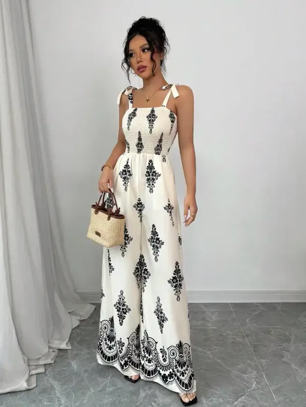 Macacão Feminino Boho Paisley - detalhe do caimento e bolsos