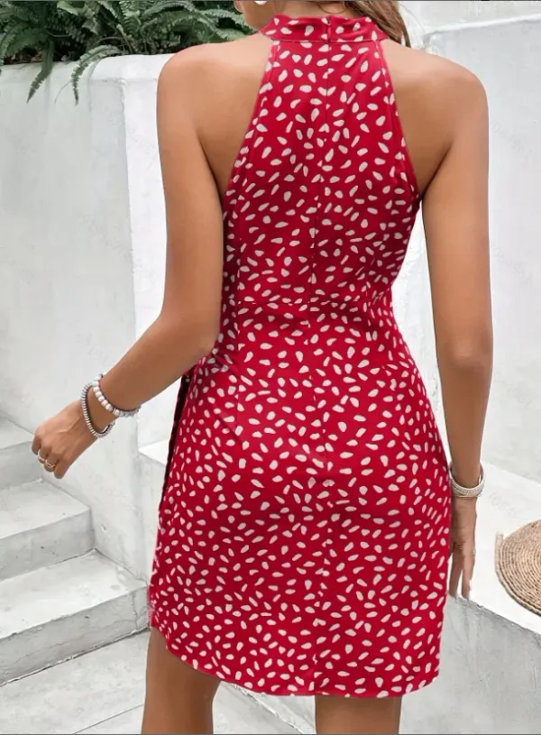 Vestido halter feminino — detalhe do decote e modelagem
