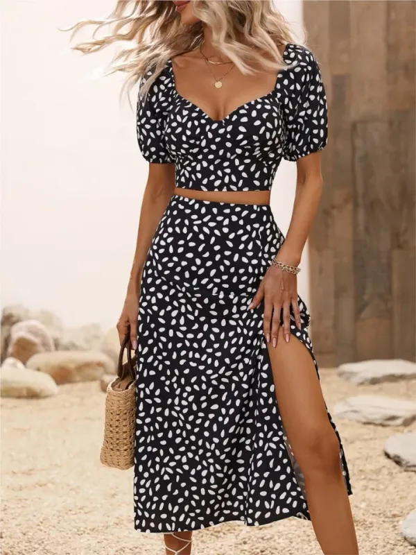 Conjunto feminino saia e blusa com decote V — frente