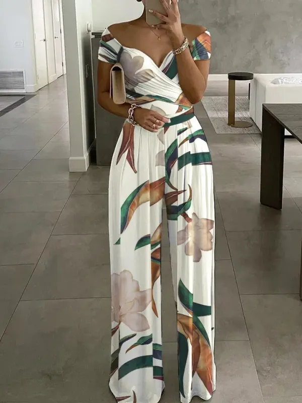 Macacão floral feminino detalhe do decote fora do ombro