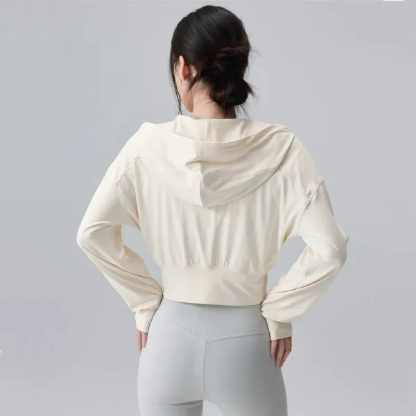 Jaqueta de corrida feminina vista lateral com modelagem anatômica