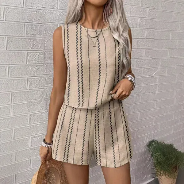 Conjunto feminino colete e shorts listrado — frente