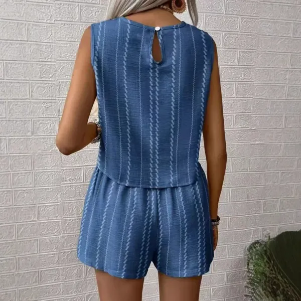 Conjunto feminino listrado — detalhe do colete