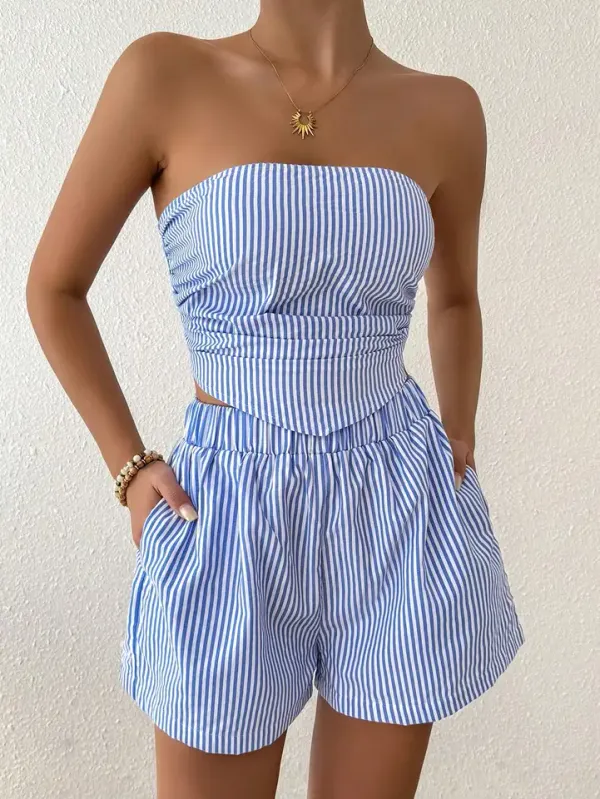 Conjunto feminino top cropped listrado azul e branco com shorts